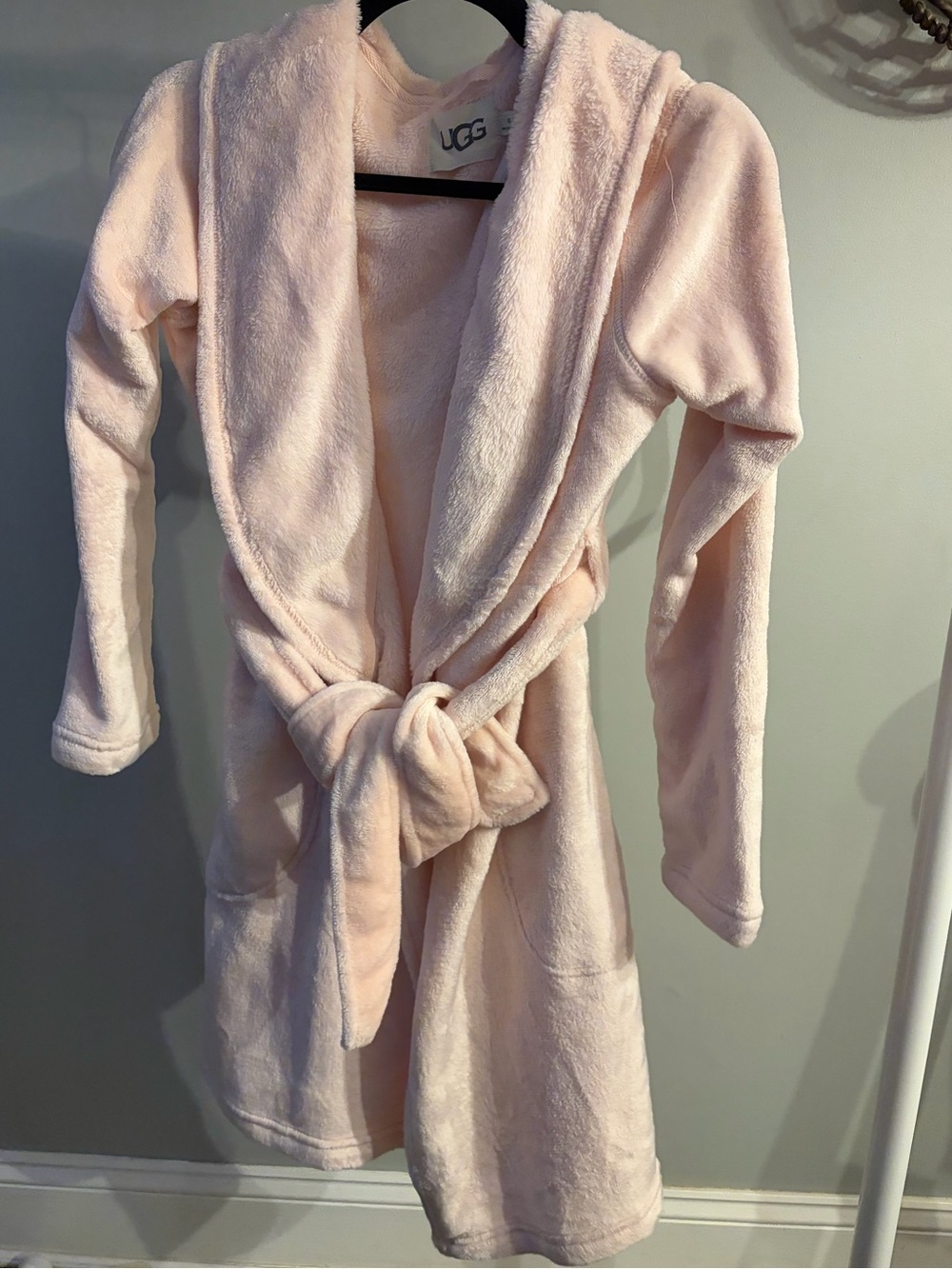 UGG Women's Light Pink Plush Hooded Robe with Self-Tie Belt xs
